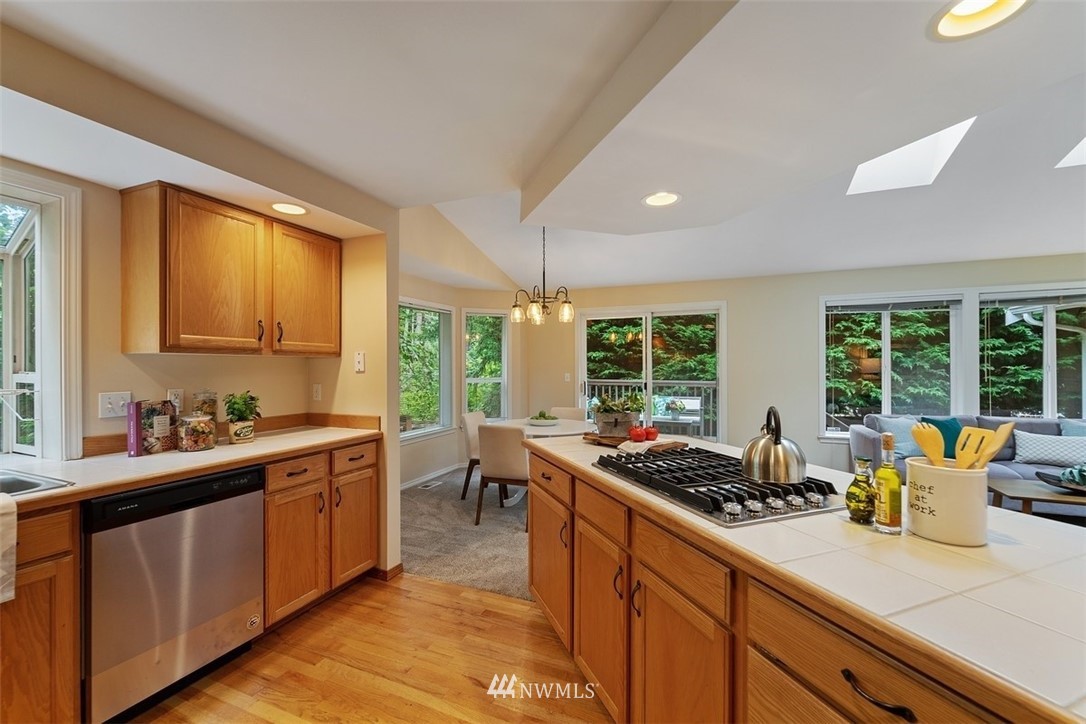 5809 135th Place Southwest Edmonds, WA 98026 - Photo 4 of 16 Gallery Image 4