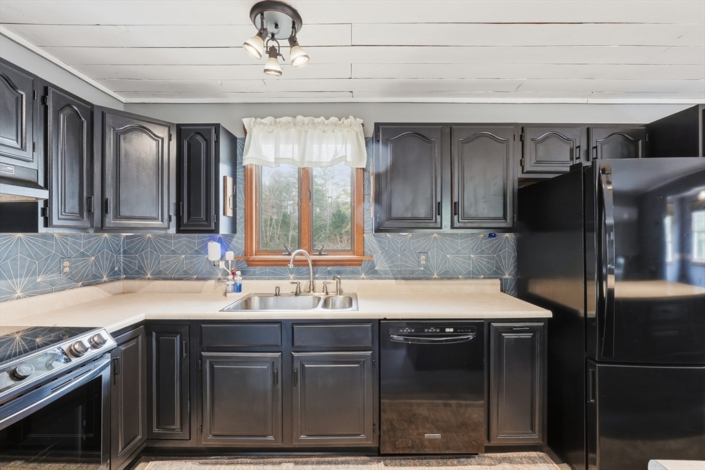 112 Williamsville Road Hubbardston, MA 01452 - Photo 4 of 41