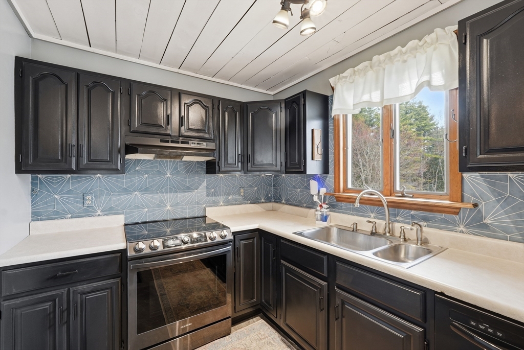 112 Williamsville Road Hubbardston, MA 01452 - Photo 5 of 41