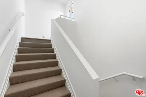 $7,500 | 1041 North Spaulding Avenue, Unit 203, Los Angeles, CA 90046