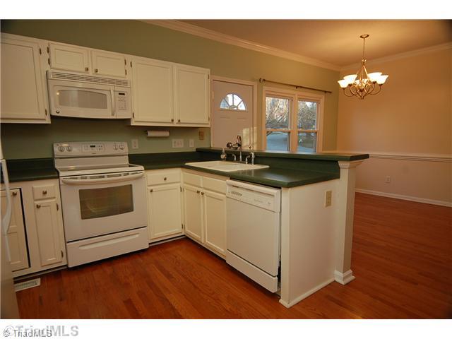 3727 Harrington Point High Point, NC 27265 - Photo 7 of 16 Kitchen.