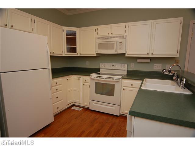 3727 Harrington Point High Point, NC 27265 - Photo 8 of 16 Kitchen.
