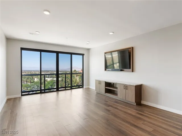 $3,250 | 2460 East Serene Avenue, Unit 519, Henderson, NV 89074