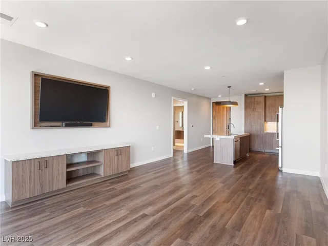 $3,250 | 2460 East Serene Avenue, Unit 519, Henderson, NV 89074