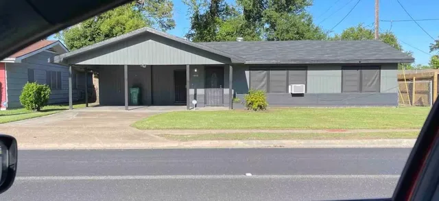 $2,900 | 1908 North 16th Street, Orange, TX 77630