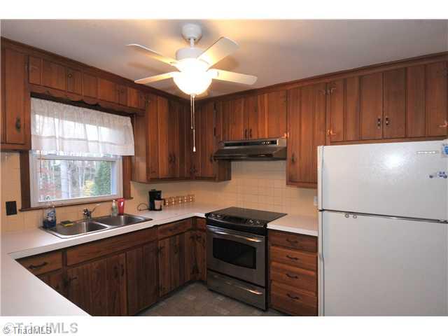 5685 Phillips Bridge Road Winston-Salem, NC 27104 - Photo 8 of 15 Kitchen.