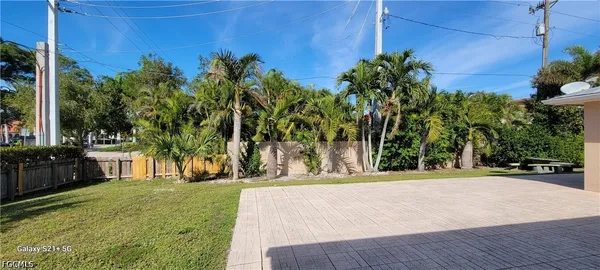 $4,000 | 5200 West Boulevard, Naples, FL 34103