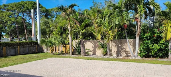 $4,000 | 5200 West Boulevard, Naples, FL 34103