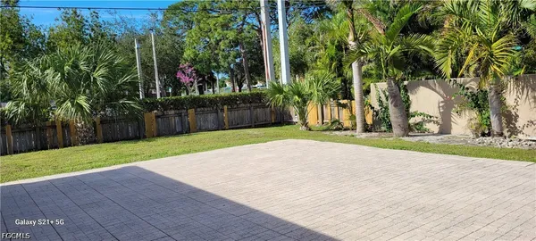 $4,000 | 5200 West Boulevard, Naples, FL 34103