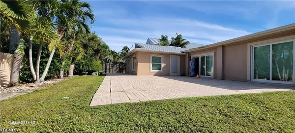 $4,000 | 5200 West Boulevard, Naples, FL 34103