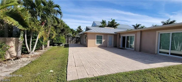 $4,000 | 5200 West Boulevard, Naples, FL 34103