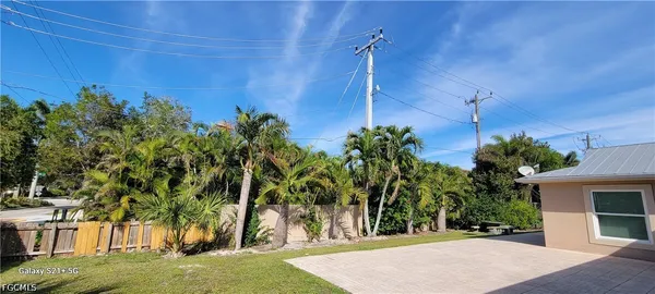 $4,000 | 5200 West Boulevard, Naples, FL 34103