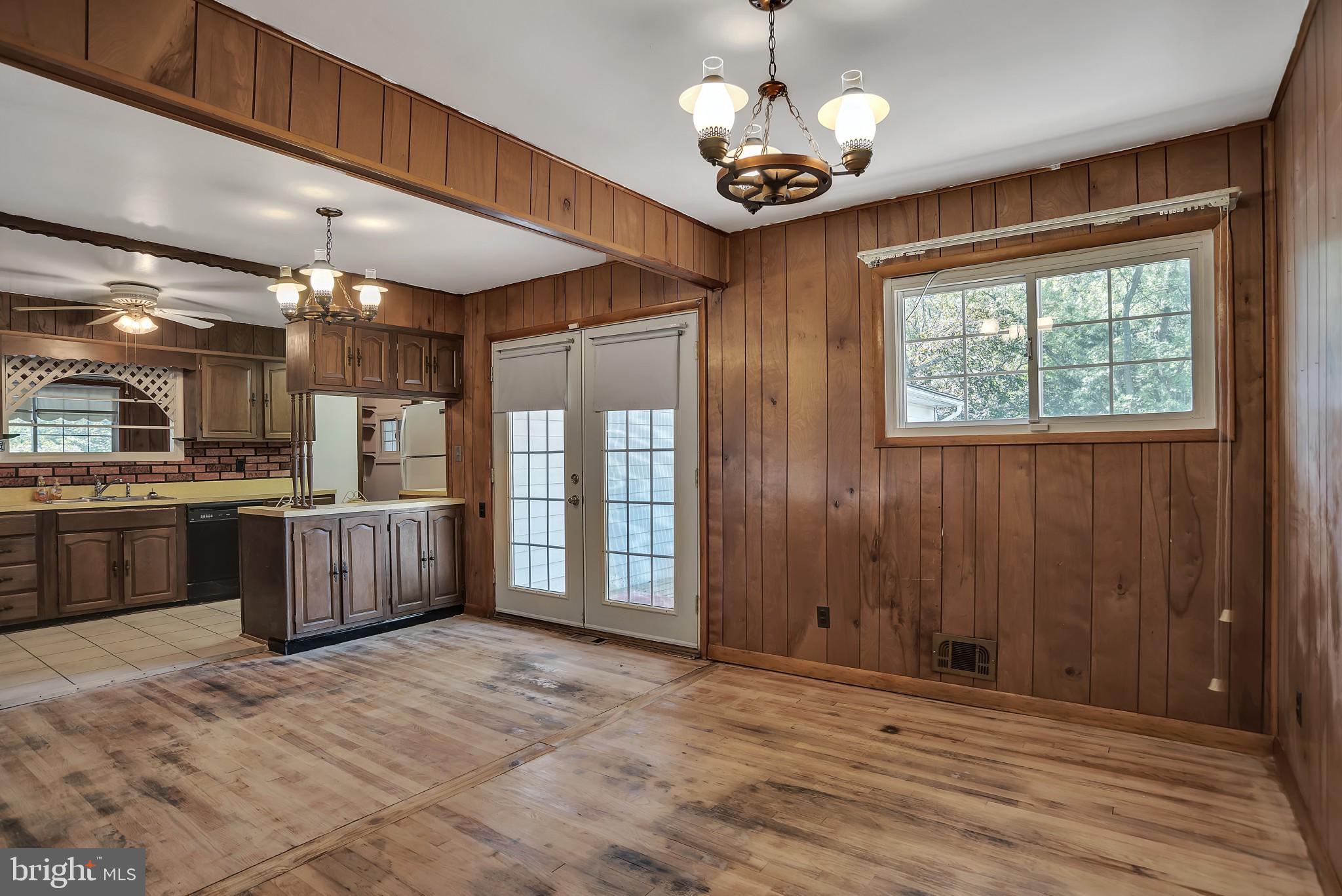 1243 Roundtop Road Odenton, MD 21113 - Photo 19 of 27 Dinning room