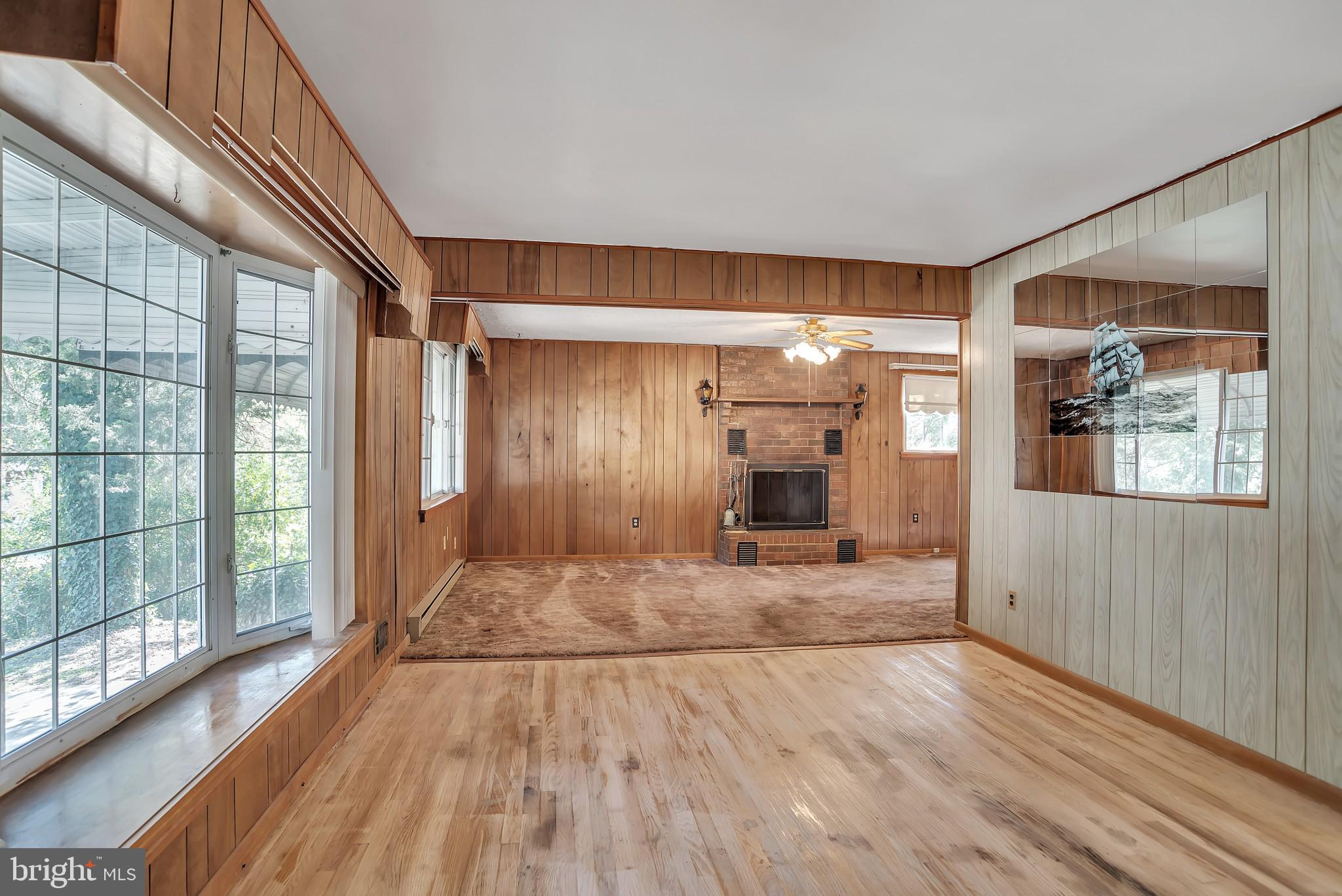1243 Roundtop Road Odenton, MD 21113 - Photo 3 of 27 Entry/Living area