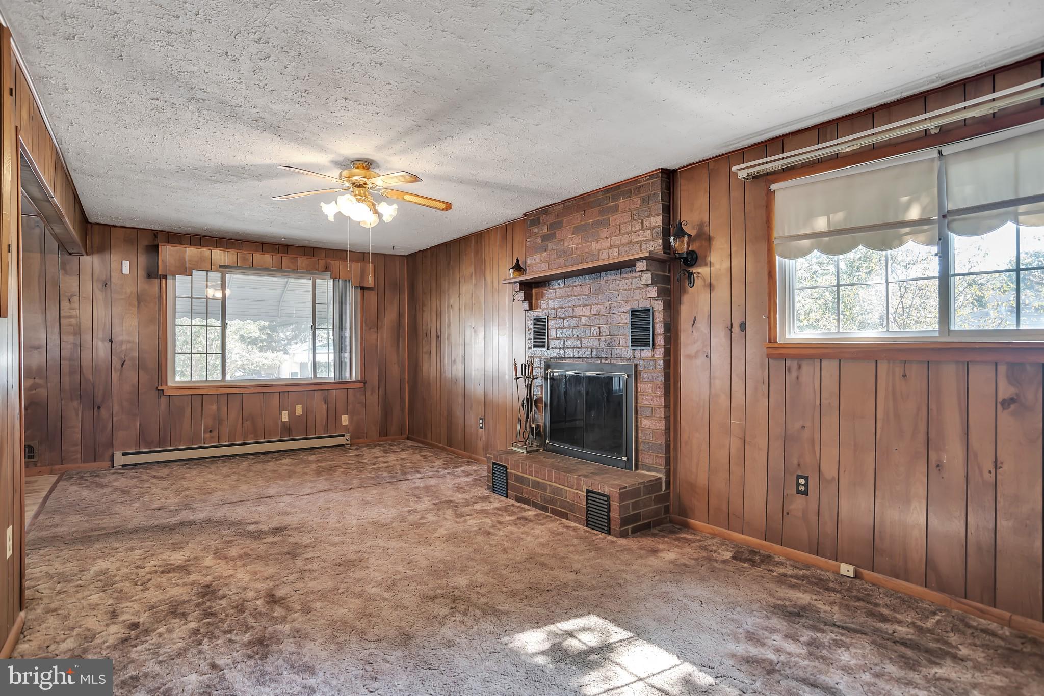 1243 Roundtop Road Odenton, MD 21113 - Photo 7 of 27 Living Area
