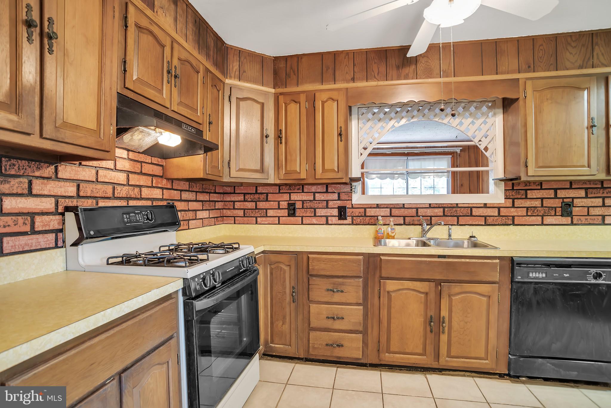 1243 Roundtop Road Odenton, MD 21113 - Photo 9 of 27 Kitchen