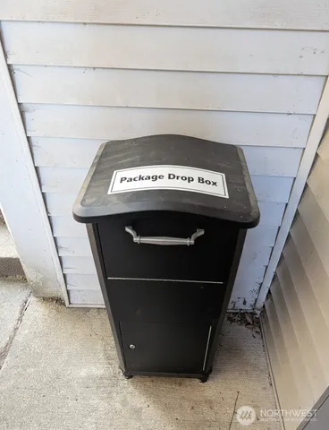 $564,000 | 2419 8th Avenue North, Unit 202, Seattle, WA 98109