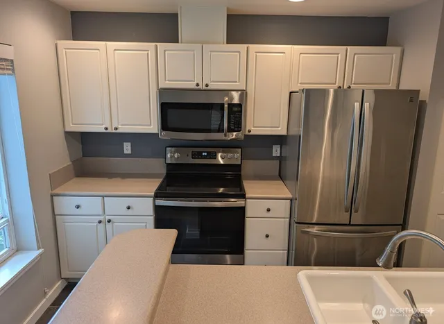 $564,000 | 2419 8th Avenue North, Unit 202, Seattle, WA 98109