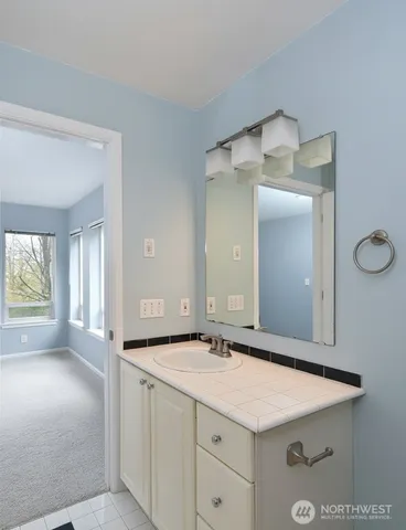 $564,000 | 2419 8th Avenue North, Unit 202, Seattle, WA 98109