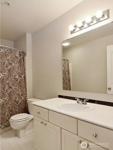 $564,000 | 2419 8th Avenue North, Unit 202, Seattle, WA 98109