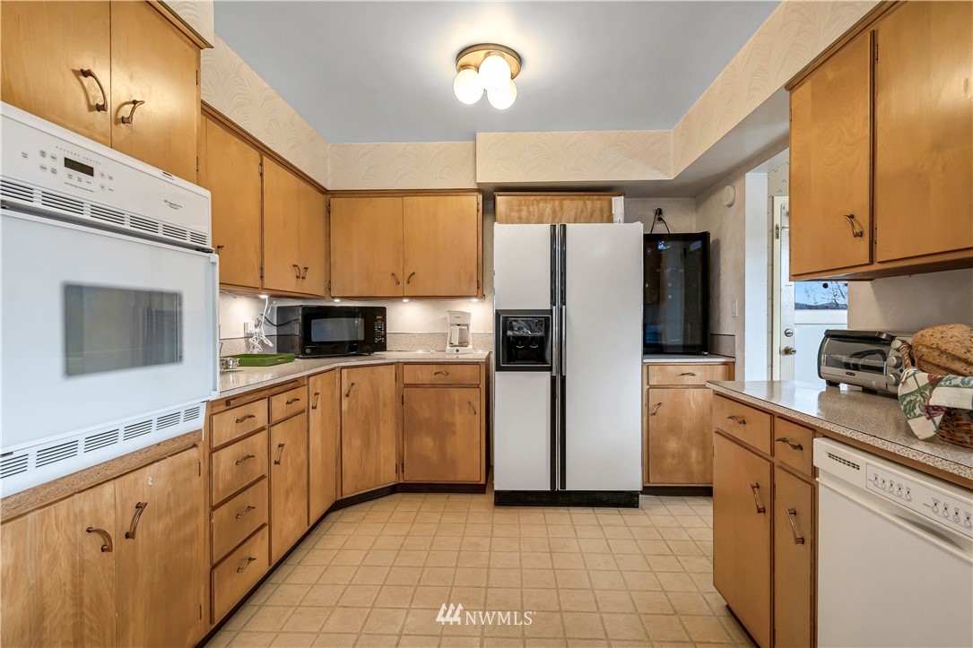 426 Bayside Road Bellingham, WA 98225 - Photo 16 of 40 a kitchen with granite countertop a refrigerator stove top oven and sink