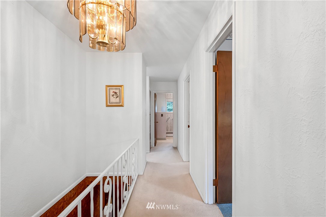 426 Bayside Road Bellingham, WA 98225 - Photo 21 of 40 a view of a hallway