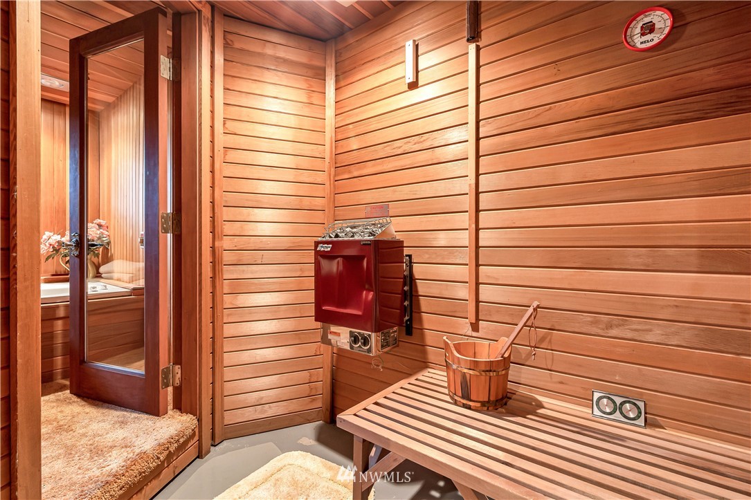 426 Bayside Road Bellingham, WA 98225 - Photo 32 of 40 a view of sitting area and balcony