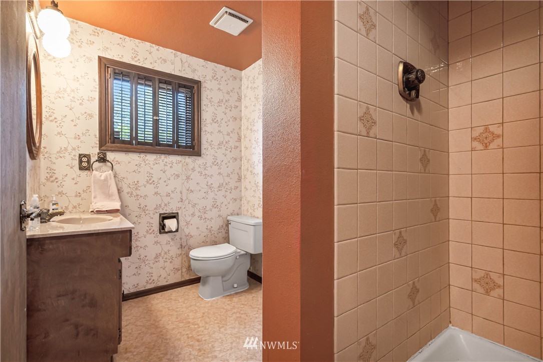 426 Bayside Road Bellingham, WA 98225 - Photo 35 of 40 a bathroom with a toilet sink and mirror