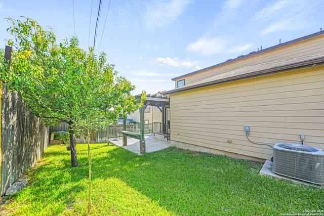 a view of a house with a backyard