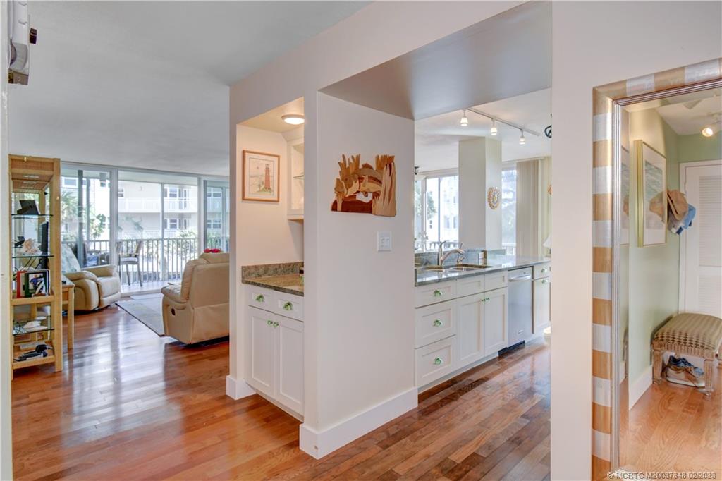 669 Northeast Plantation Road, Unit 103 Stuart, FL 34996 - Photo 13 of 47 Gallery Image 13