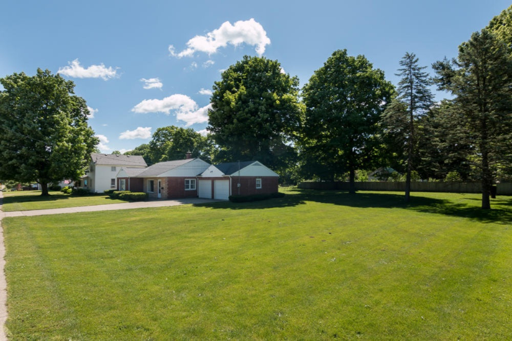306 East Delaware Street Decatur, MI 49045 - Photo 3 of 32 Left side
