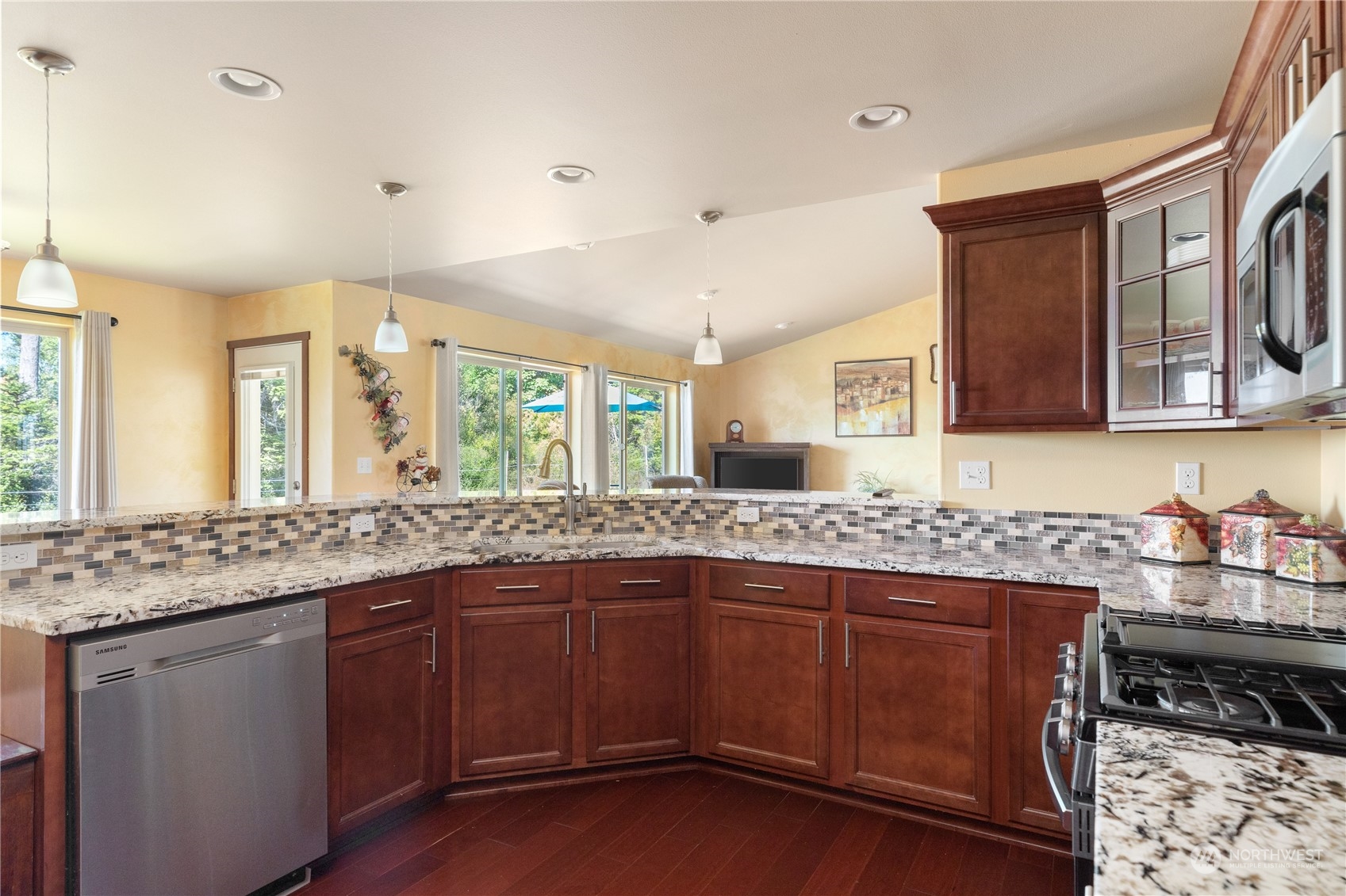 1012 Lyle Ridge Circle Oak Harbor, WA 98277 - Photo 11 of 29 Gallery Image 11