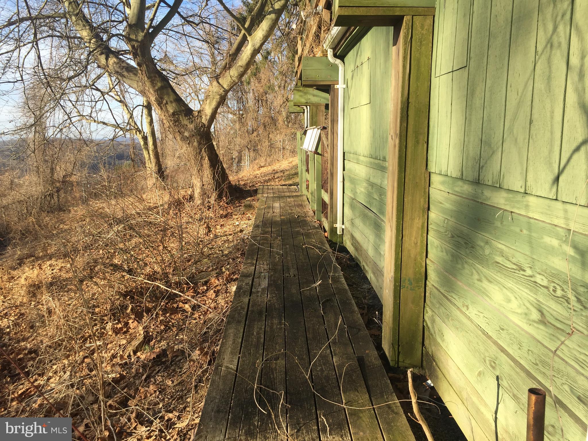 12 Club Road Wernersville, PA 19565 - Photo 4 of 27 lower deck