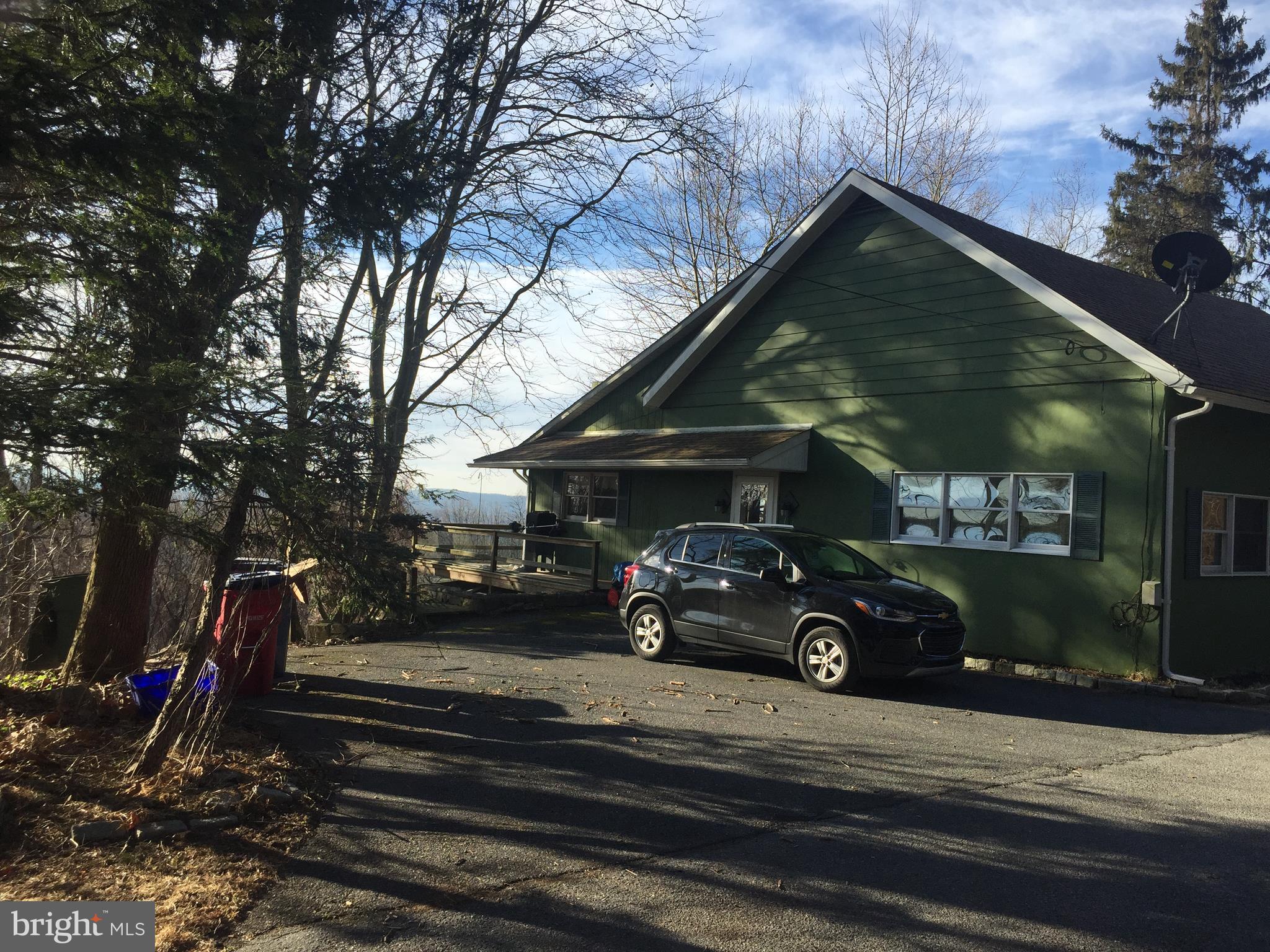 12 Club Road Wernersville, PA 19565 - Photo 5 of 27 paved drive