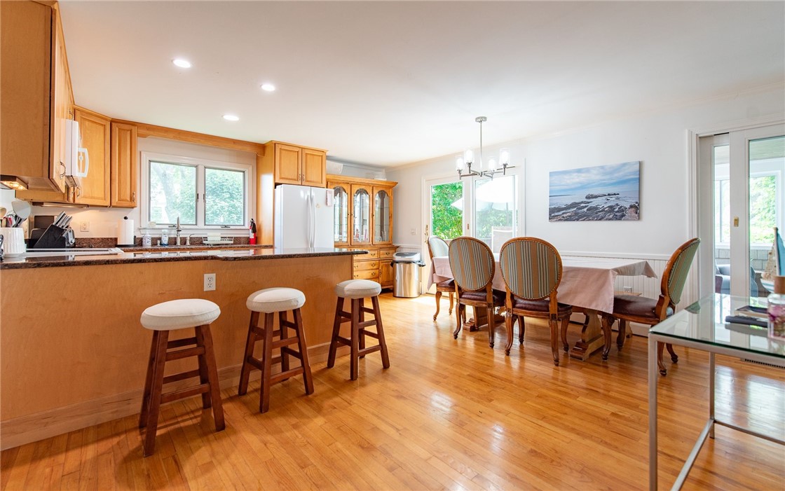 10 Cross Street Narragansett, RI 02882 - Photo 4 of 10