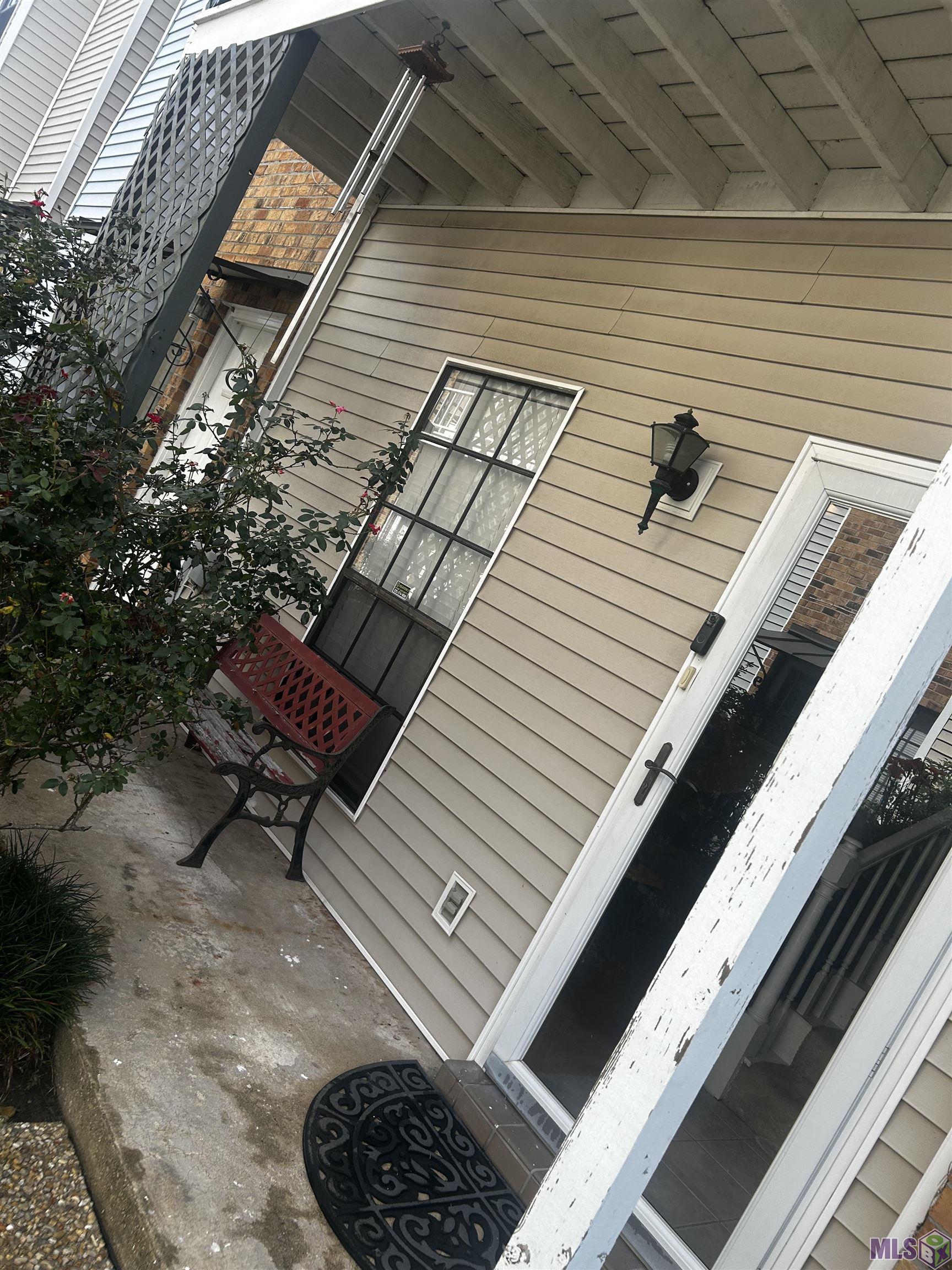 10926 Old Hammond Highway, Unit 20 Baton Rouge, LA 70816 - Photo 4 of 21 Front Patio