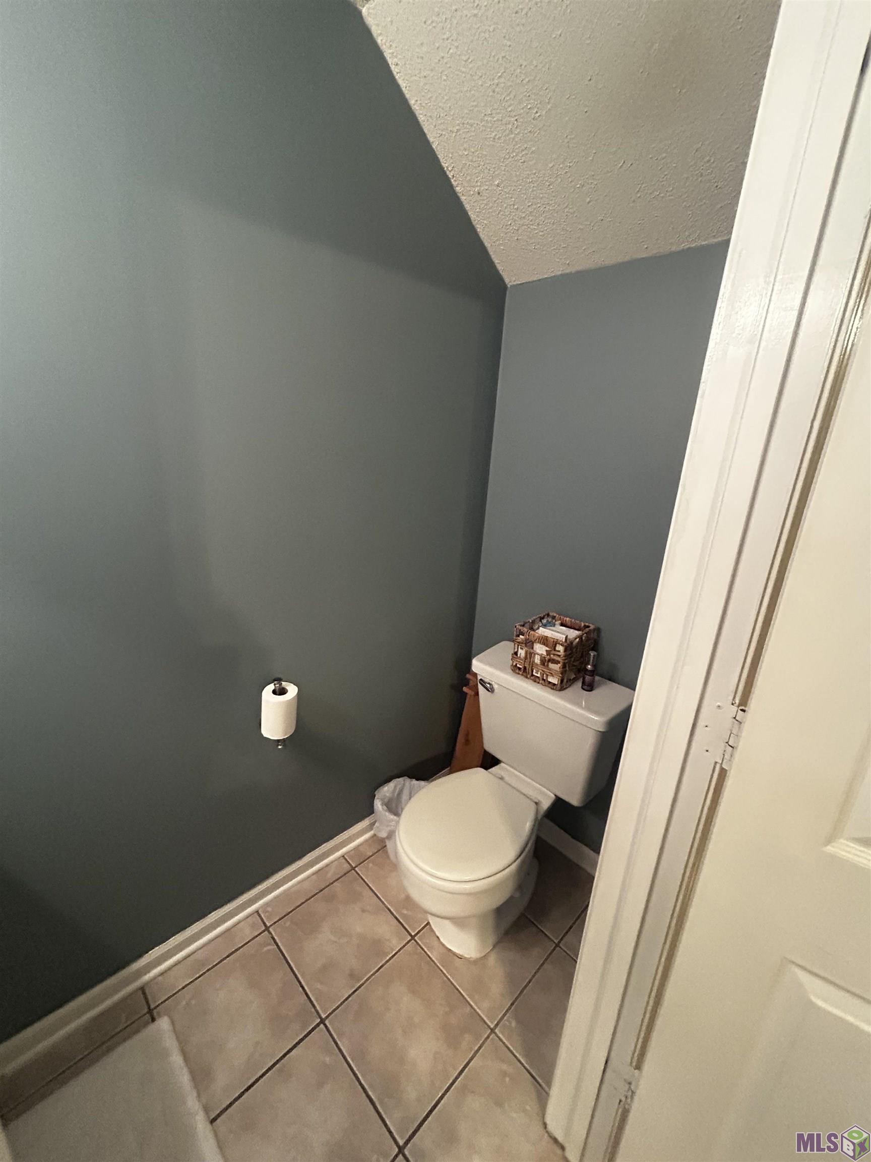 10926 Old Hammond Highway, Unit 20 Baton Rouge, LA 70816 - Photo 10 of 21 Downstairs Half Bath