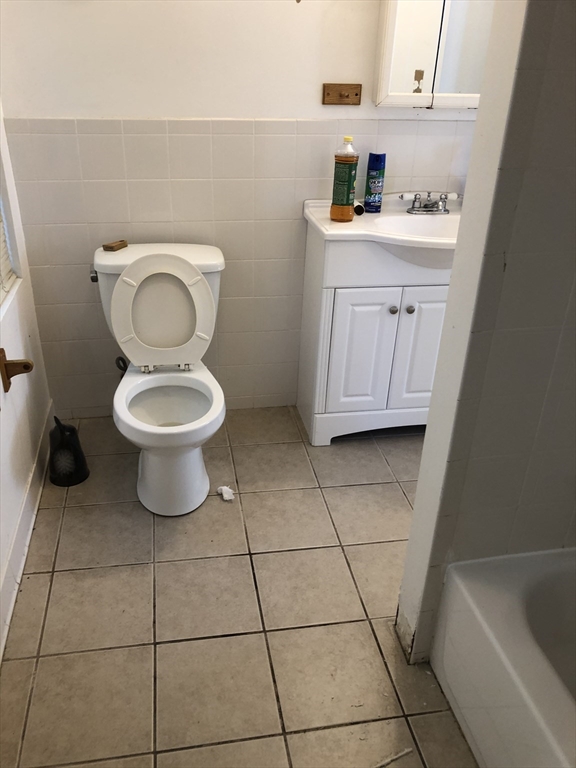 22 Home Street Worcester, MA 01609 - Photo 6 of 18