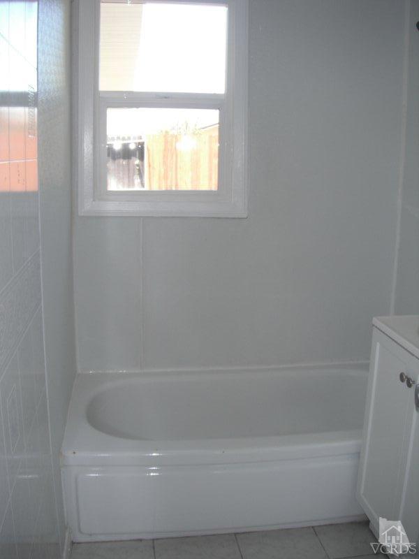 2117 Magnolia Street Simi Valley, CA 93065 - Photo 6 of 16 a close up of a bathtub