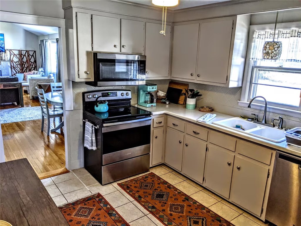 5 Restmere Terrace Middletown, RI 02842 - Photo 6 of 16