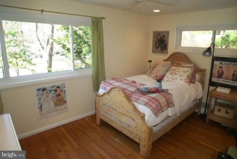 2415 Silver Fox Lane Reston, VA 20191 - Photo 15 of 30 SUNNY SPACIOUS BEDROOM