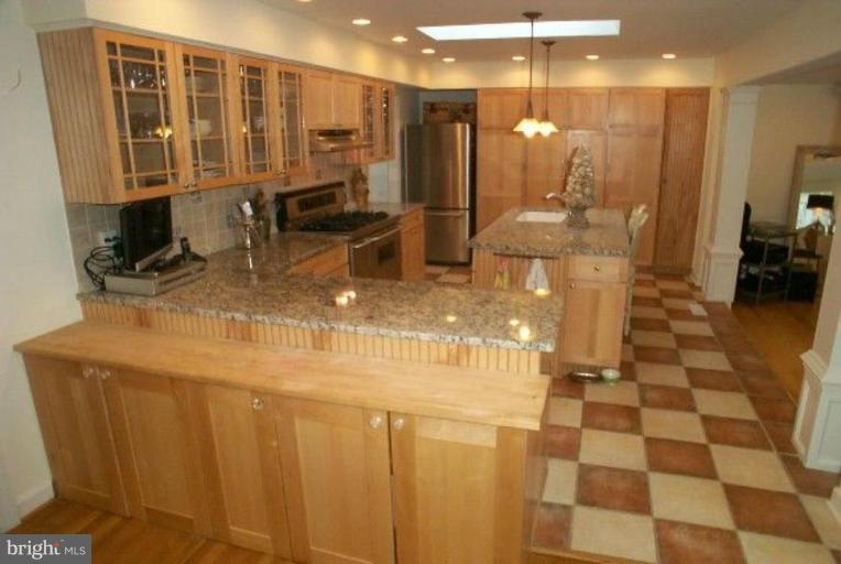 2415 Silver Fox Lane Reston, VA 20191 - Photo 21 of 30 FABULOUS KITCHEN!