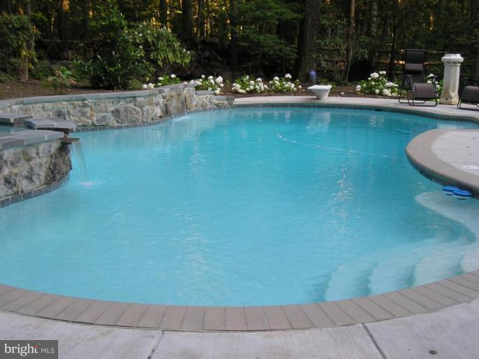 2415 Silver Fox Lane Reston, VA 20191 - Photo 4 of 30 POOL & SPA WITH FOUNTAIN