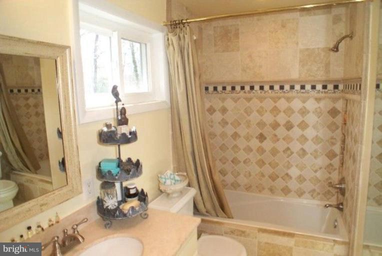 2415 Silver Fox Lane Reston, VA 20191 - Photo 10 of 30 Bath #2