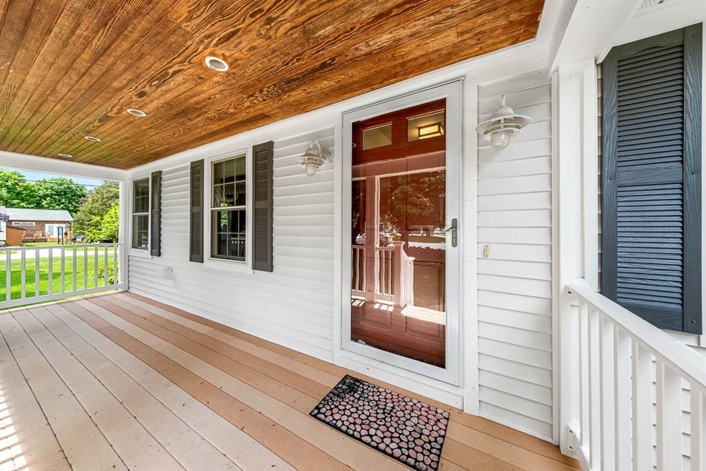 346 Winnacunnet Road Hampton, NH 03842 - Photo 4 of 42