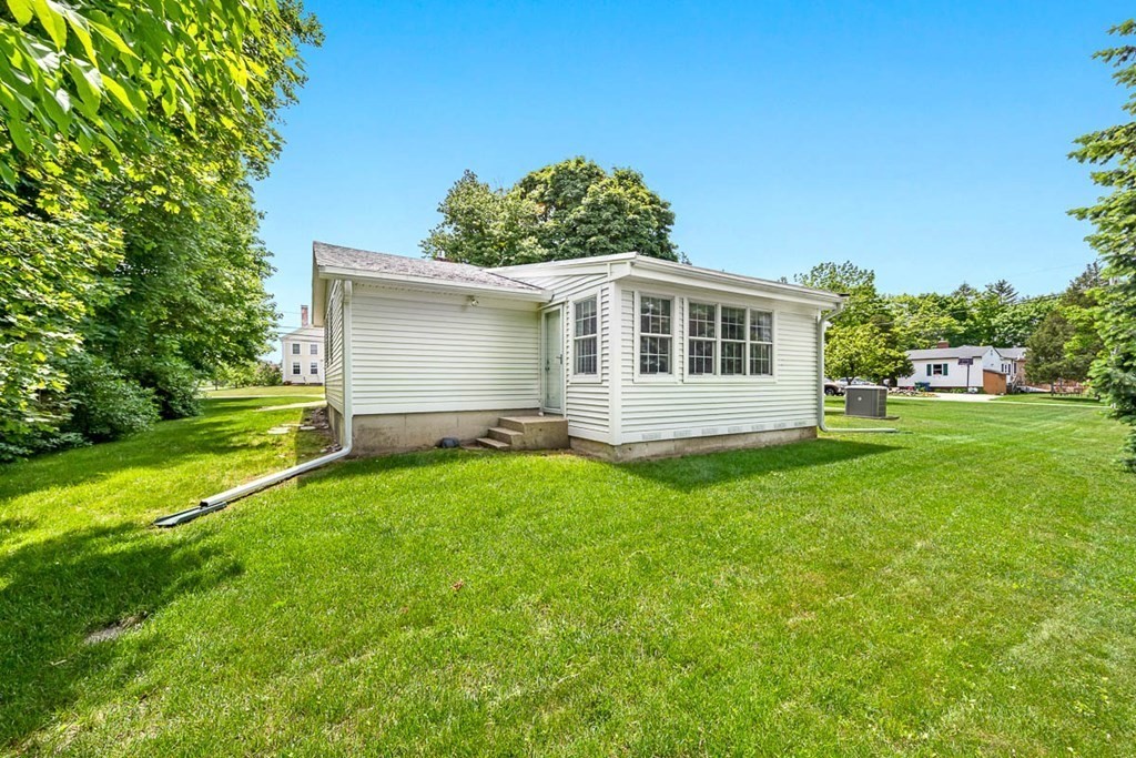 346 Winnacunnet Road Hampton, NH 03842 - Photo 7 of 42