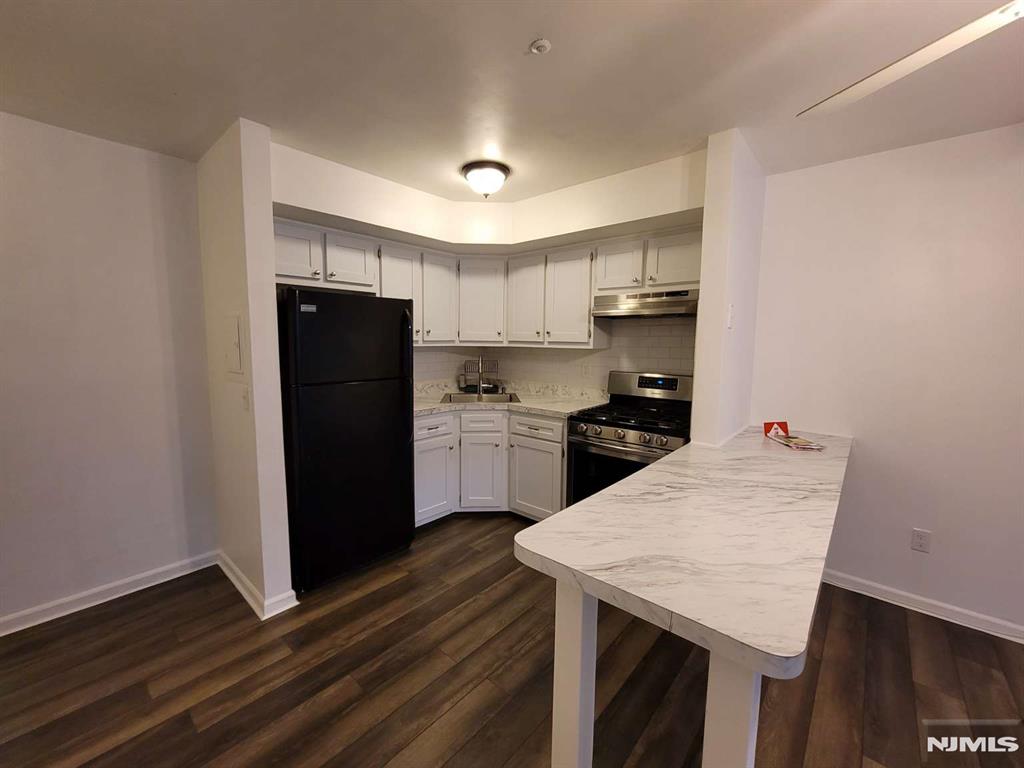 2004 Hawthorne Lane Mahwah, NJ 07430 - Photo 2 of 8