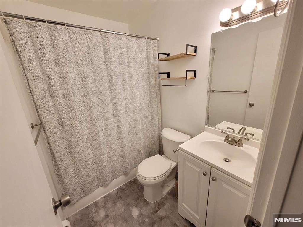 2004 Hawthorne Lane Mahwah, NJ 07430 - Photo 6 of 8