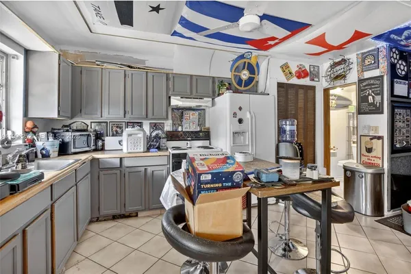$1,800 | 2619 Arthur Street, Unit 4, Hollywood, FL 33020
