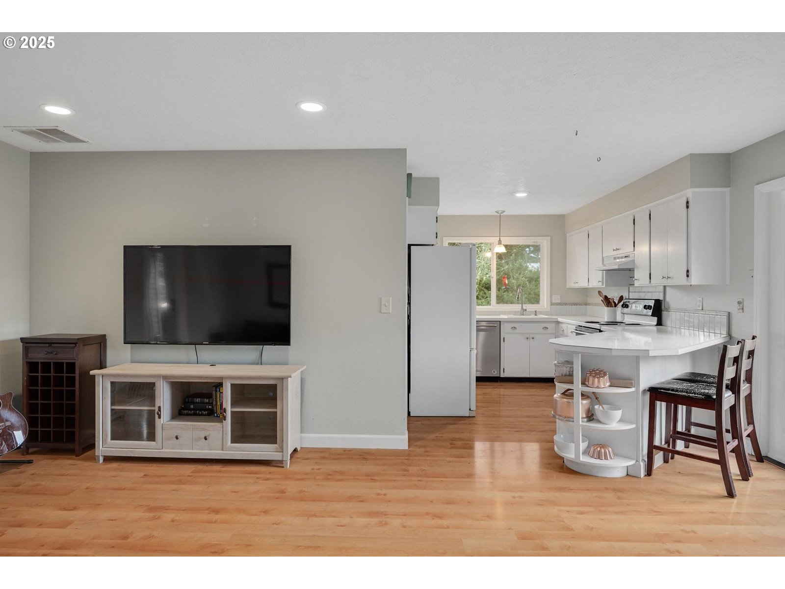 22409 Southwest Newland Road Wilsonville, OR 97070 - Photo 15 of 48 Gallery Image 15